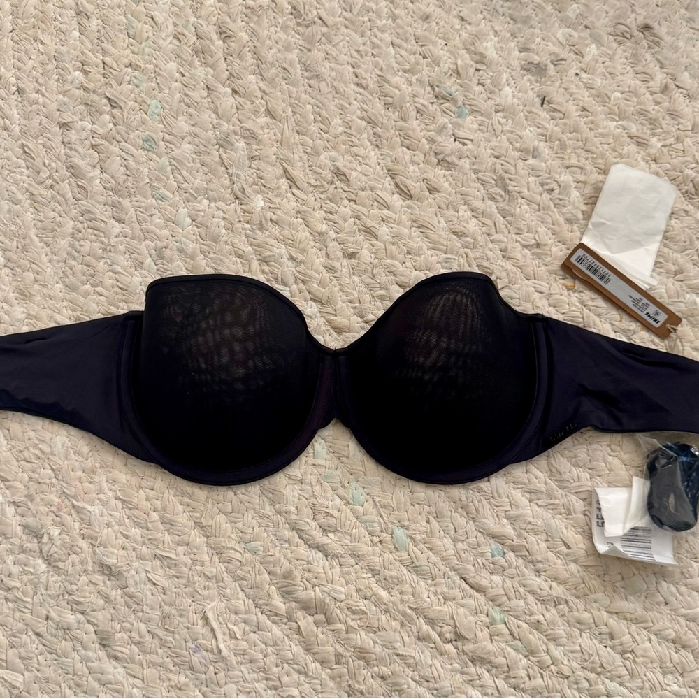 *NWT* SKIMS Black Strapless Bra